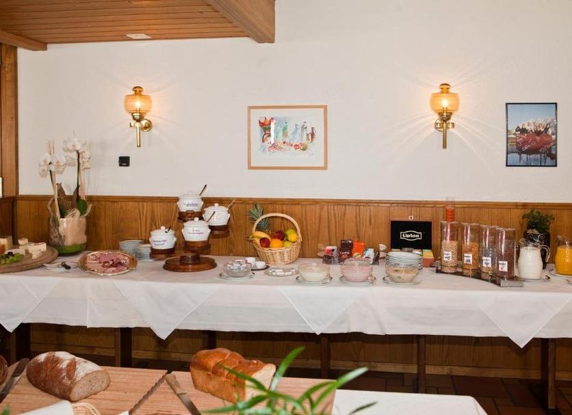 Buffet Photo
