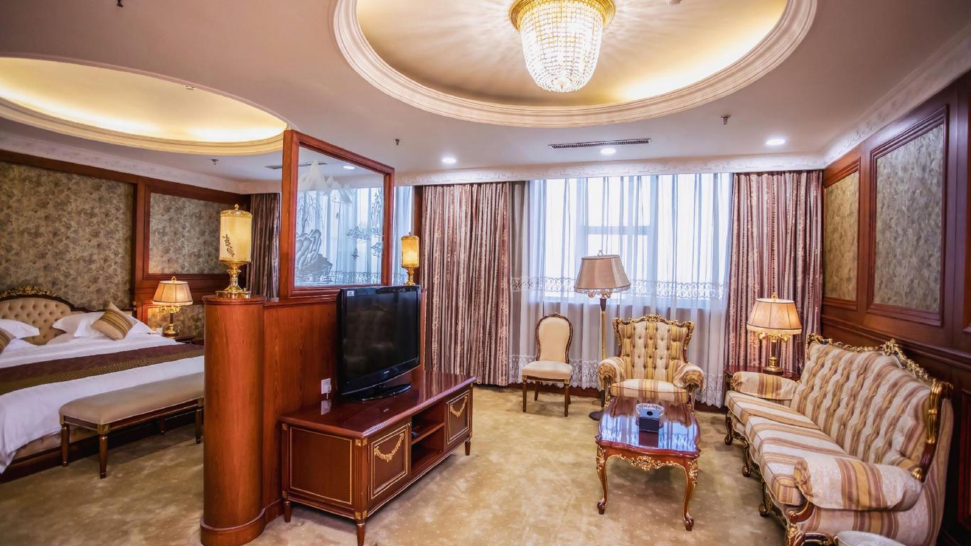 Huarong Hotel (University of Technology Railway Station Store)