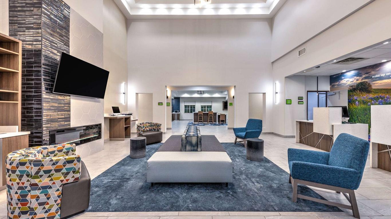 La Quinta Inn & Suites by Wyndham Allen at The Village