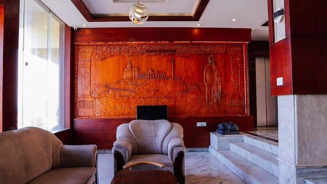 Hotel Maadhini