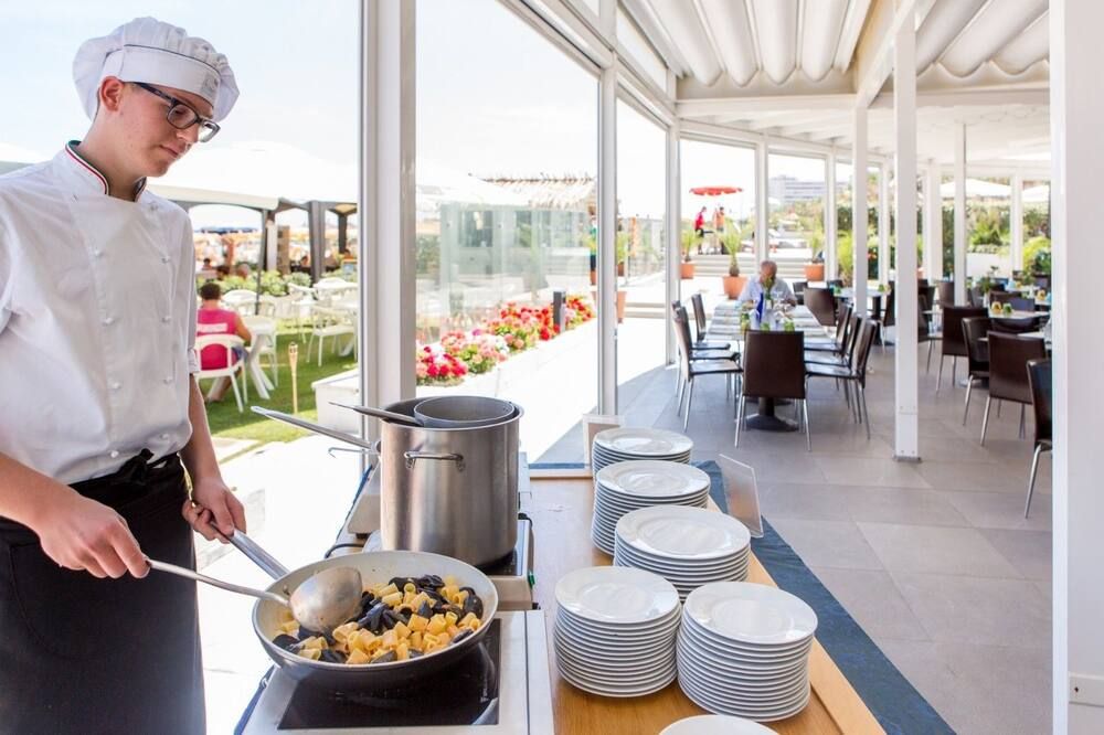 Buffet Photo