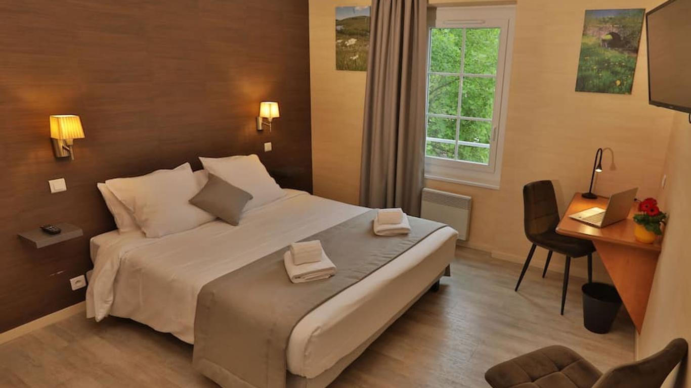 L'hôtel Des Bains - Salles-La-Source