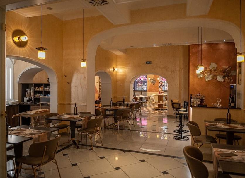 Restaurant Photo