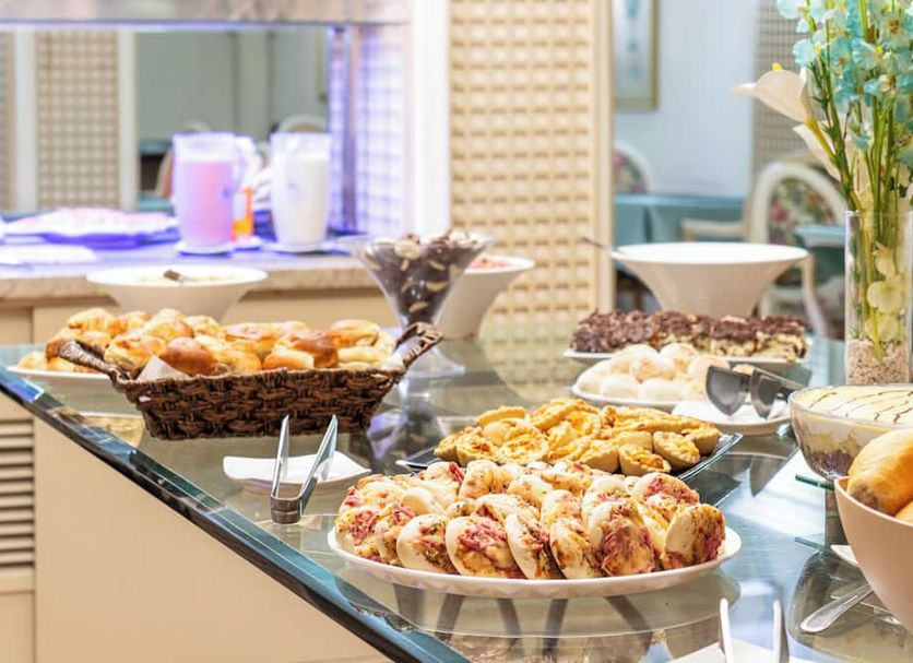 Buffet Photo
