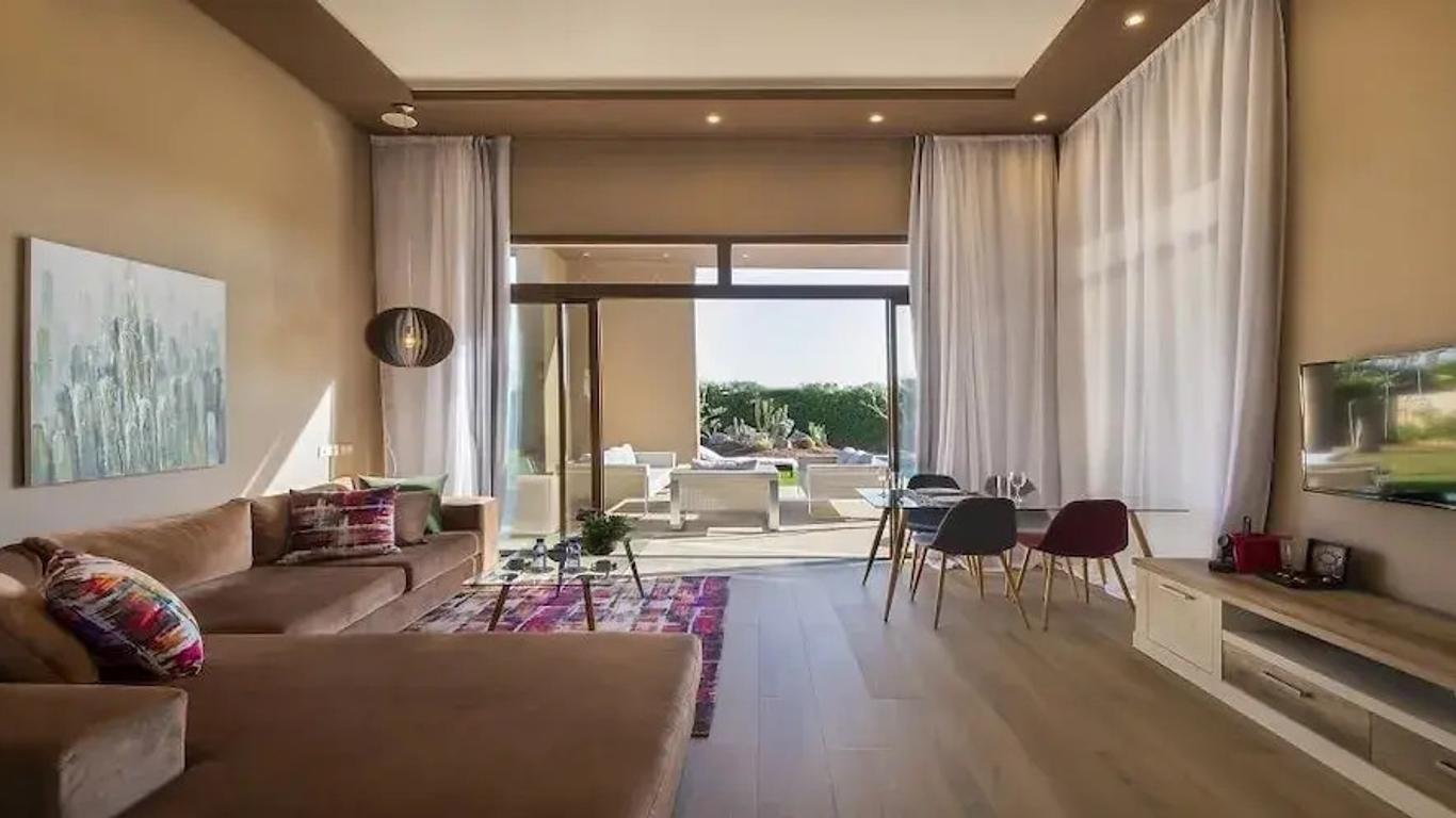 Palms Edge