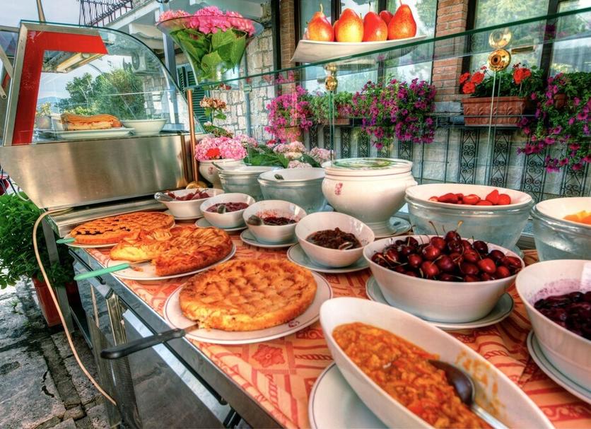 Buffet Photo