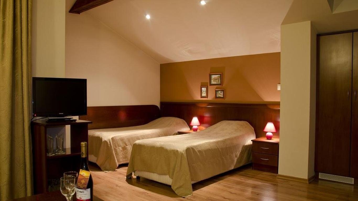 Bizev Hotel