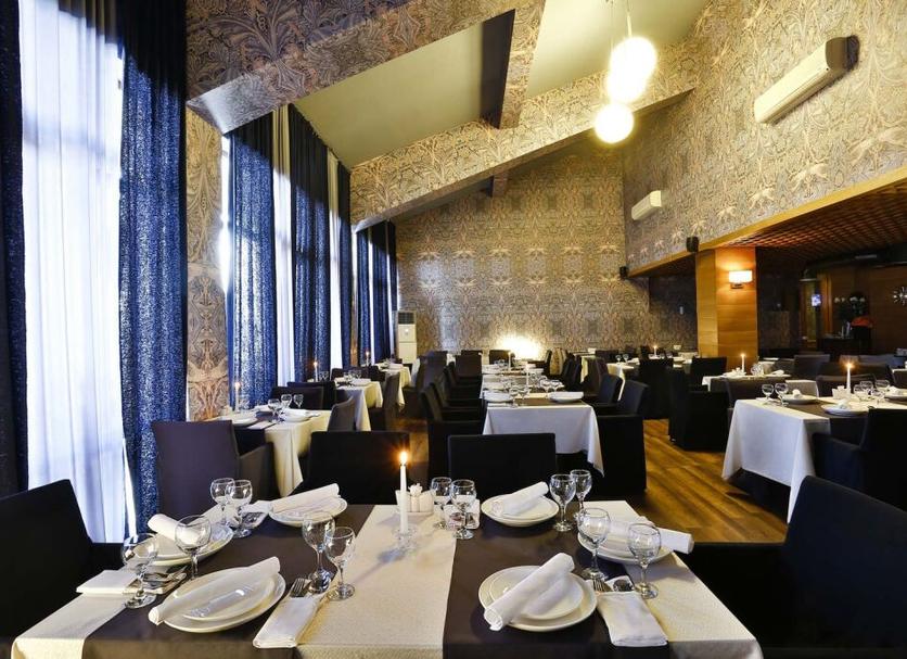 Restaurant Photo
