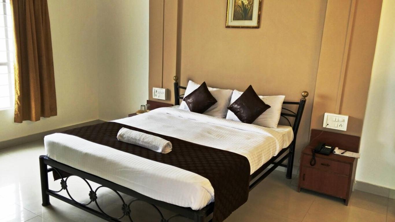OYO 1065 Hotel Hmr Royal Inn