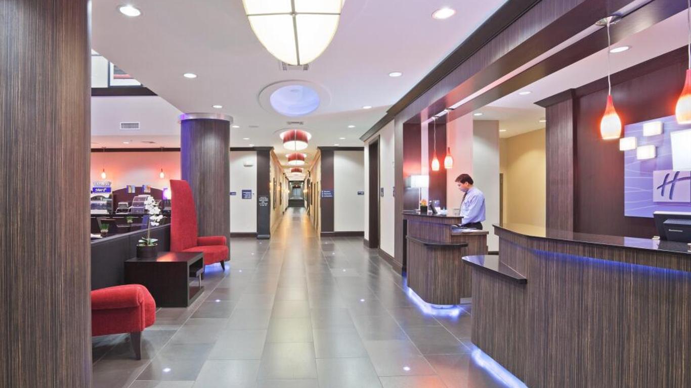 Holiday Inn Express & Suites North Dallas At Preston