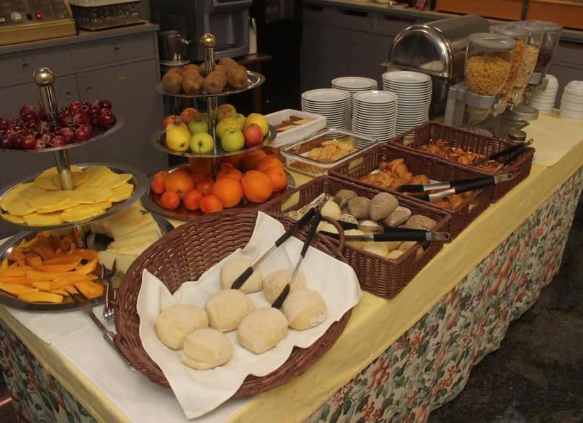 Buffet Photo