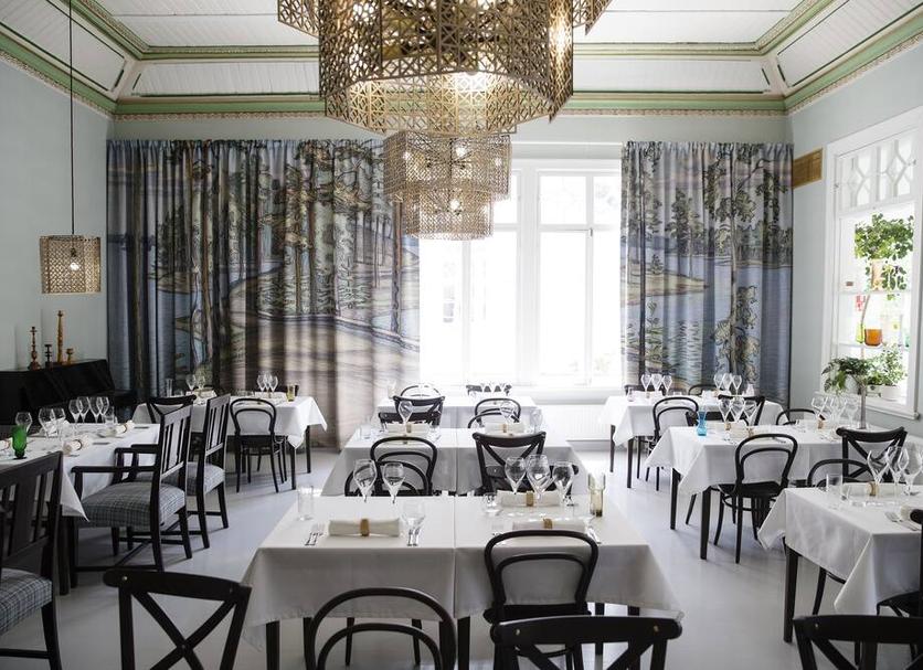 Restaurant Photo