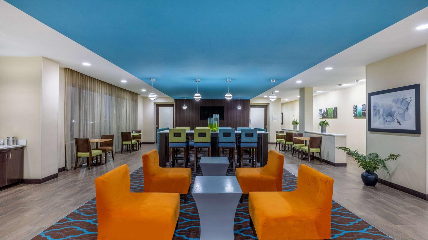 La Quinta Inn & Suites by Wyndham Artesia