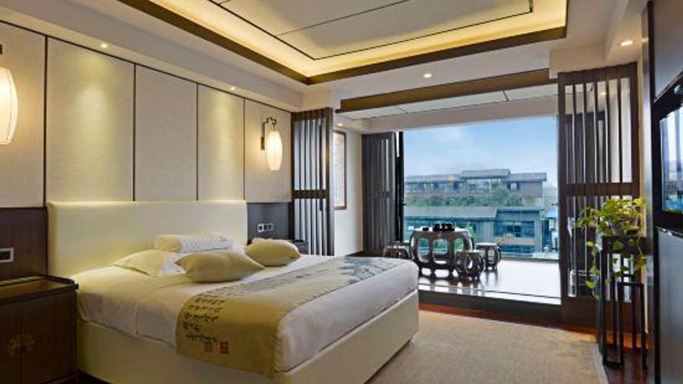 Watson Hot Spring Hotel (Emeishan High-speed Railway Station)