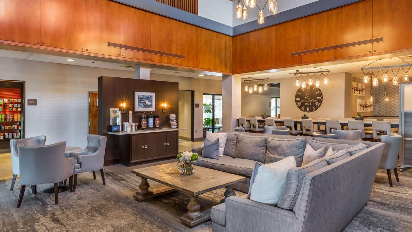 Comfort Inn & Suites Logan International Airport