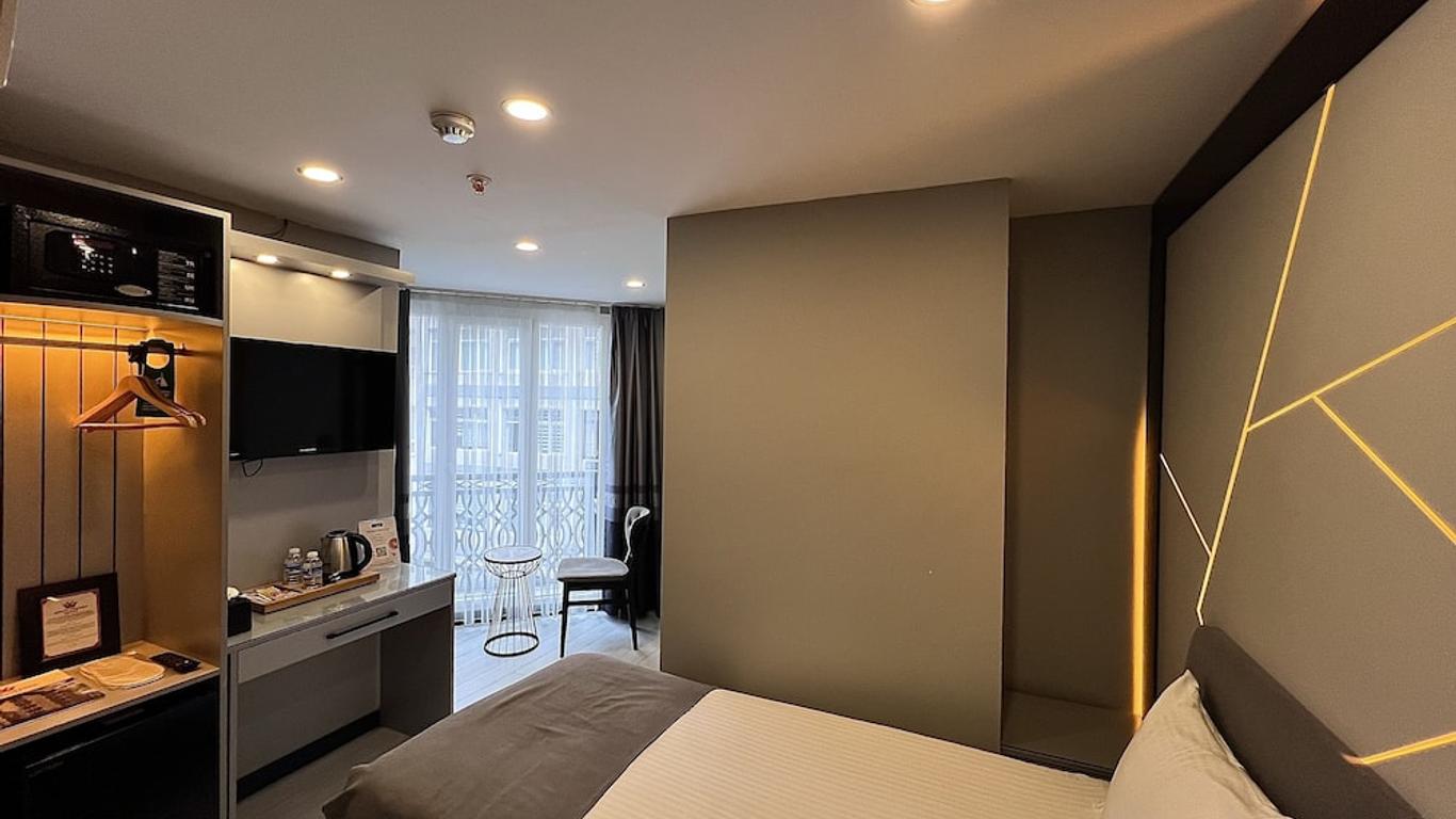 White Corner Hotel
