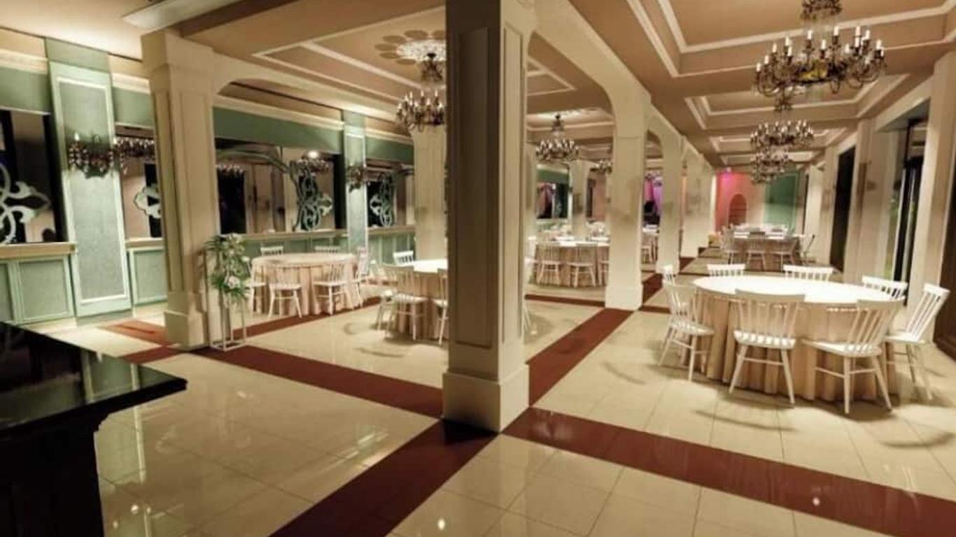 Cruise Hotel