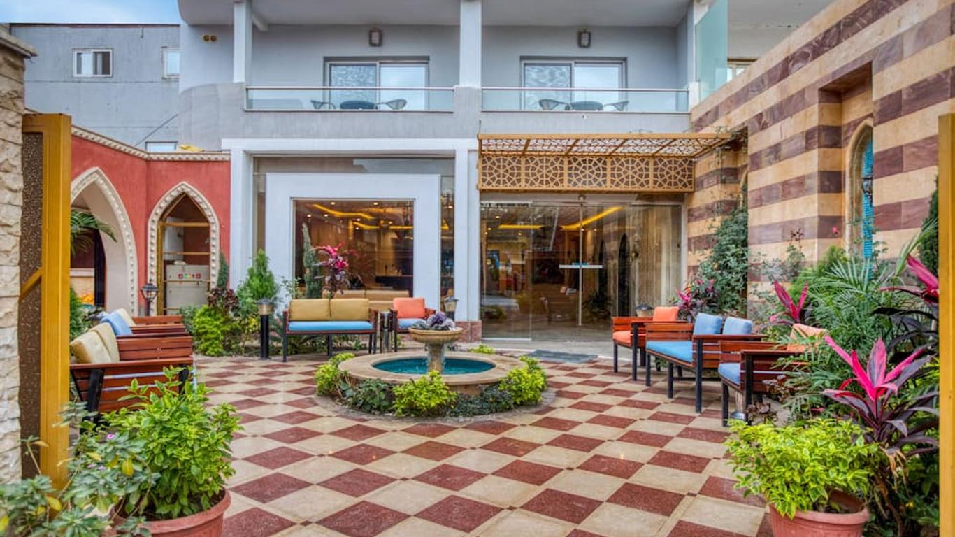 Mamlouk Pyramids Hotel