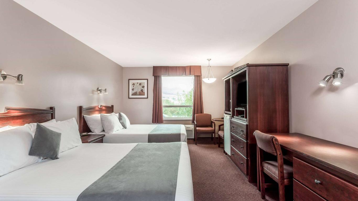Super 8 by Wyndham Lake Country/Winfield Area