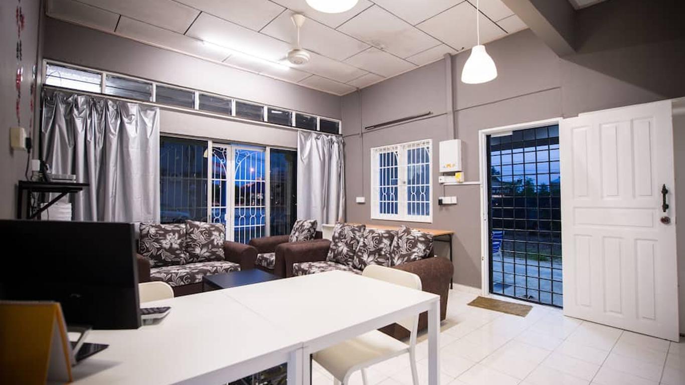 Kemaman Lodge & Cafe