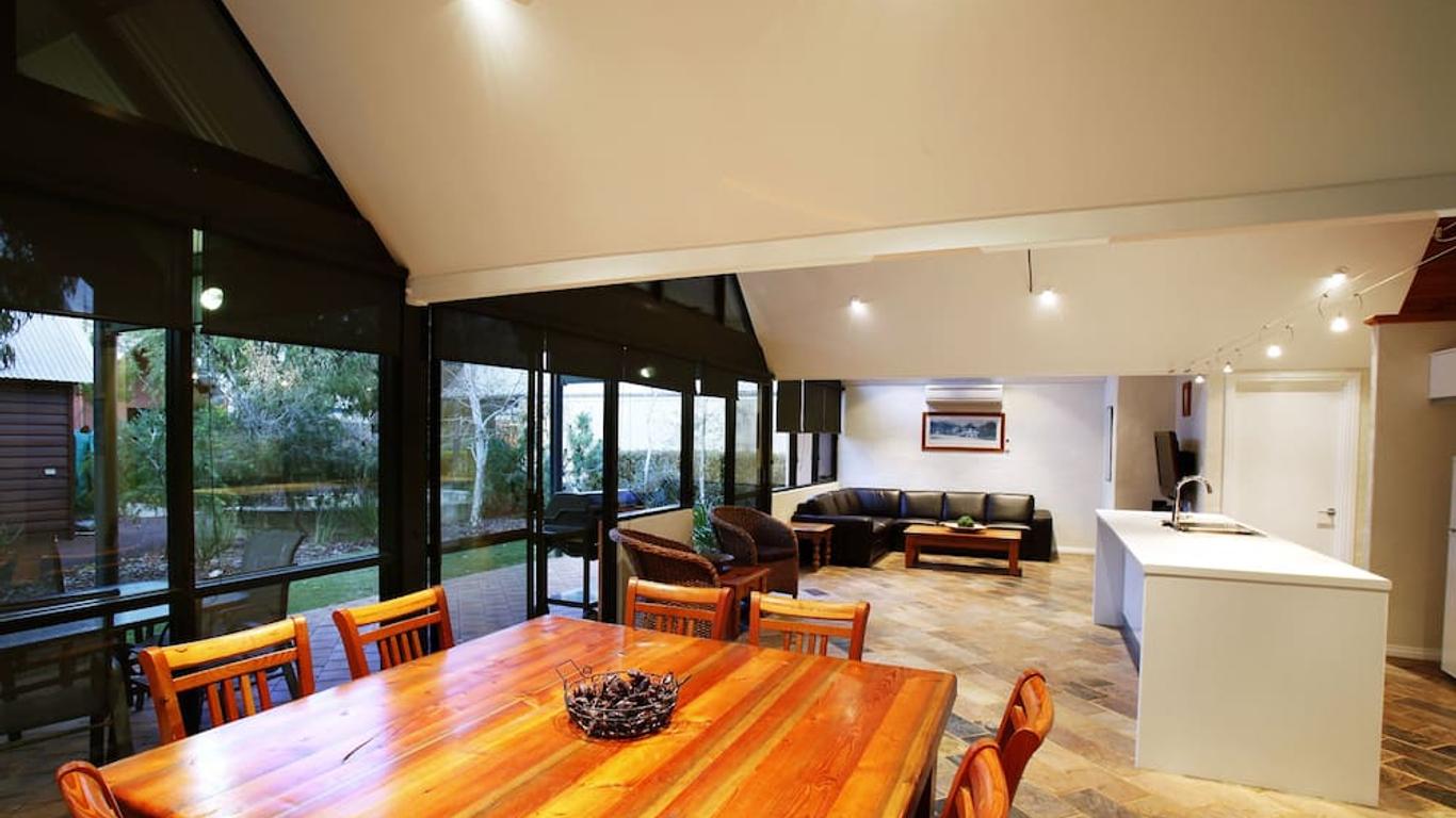 Whalers Cove Villas