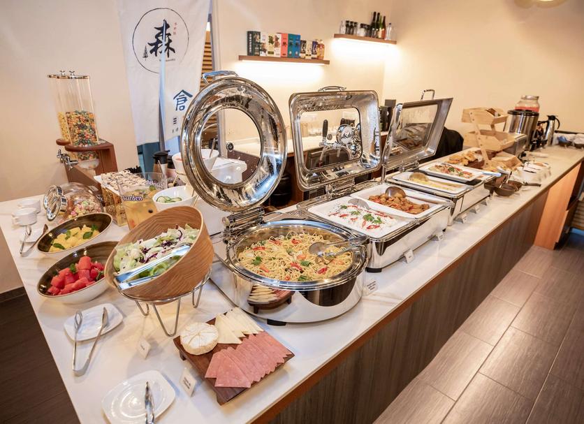 Buffet Photo