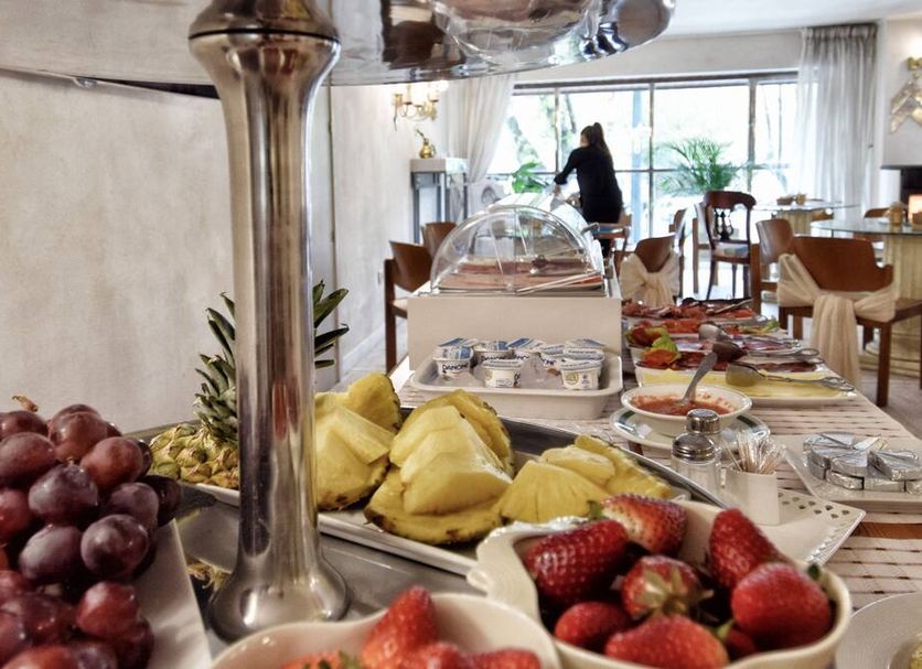 Buffet Photo