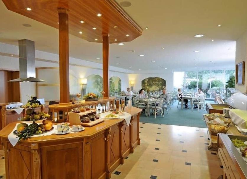 Buffet Photo