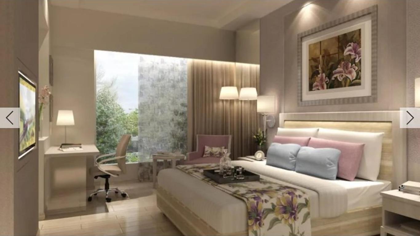 Efcee Sarovar Portico