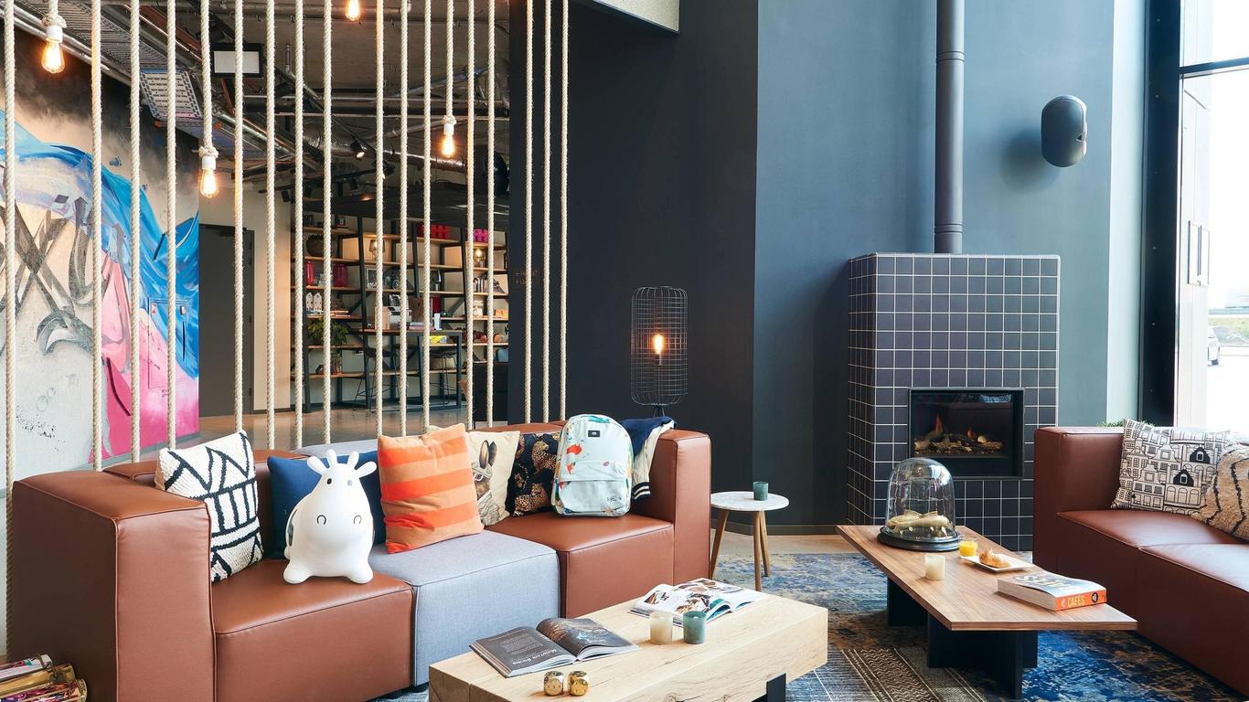 Moxy Amsterdam Schiphol Airport