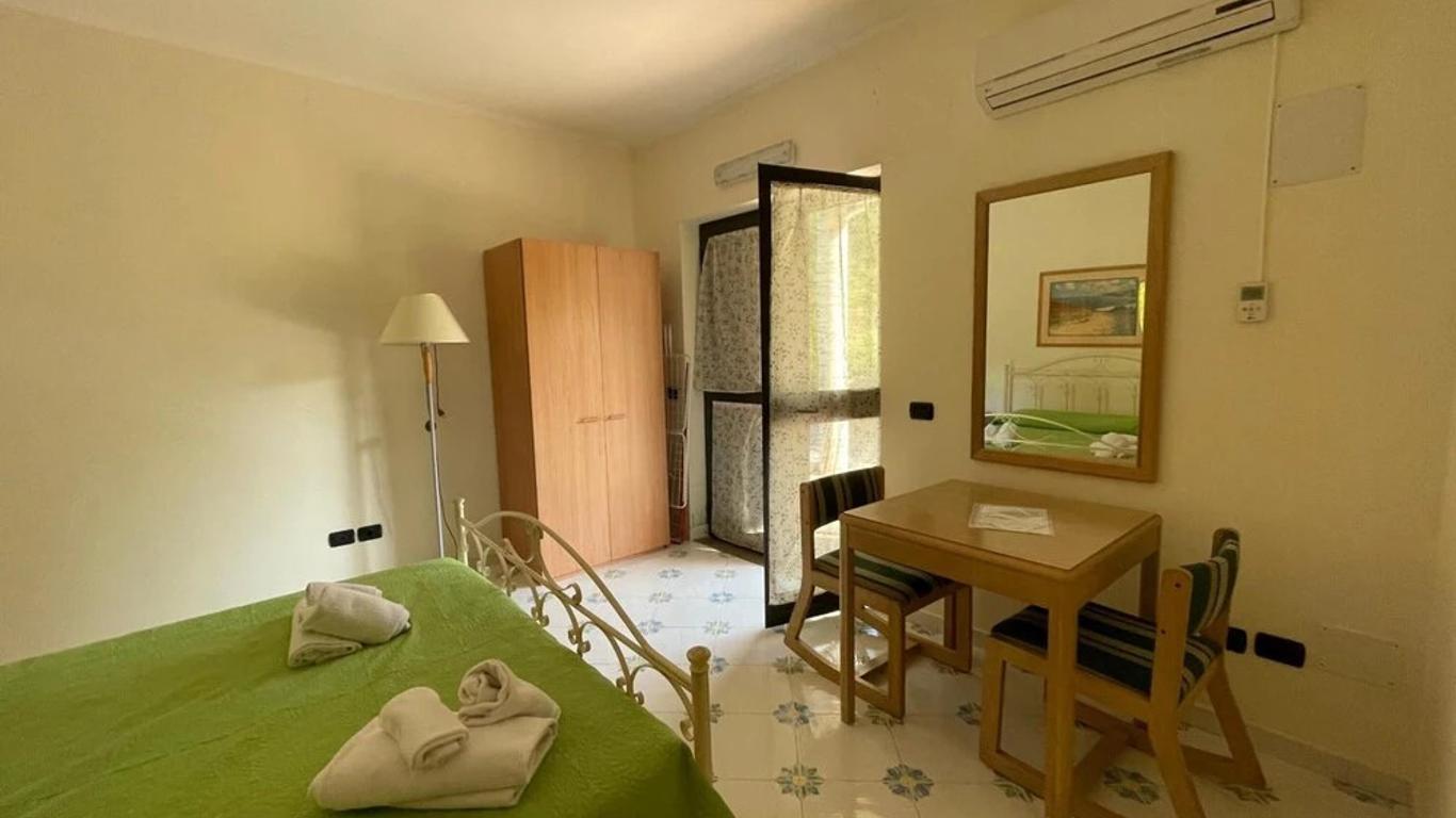 Santa Pigna Country House