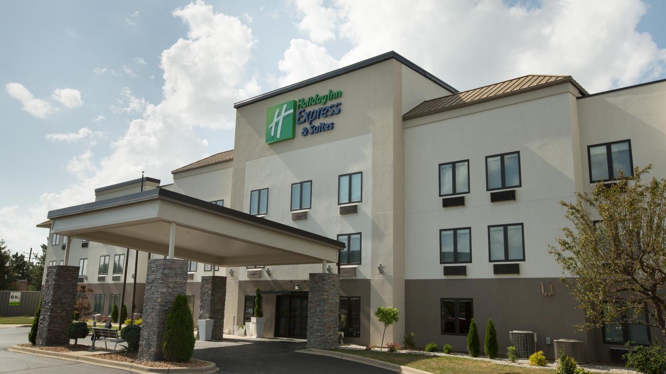 Holiday Inn Express & Suites Madison
