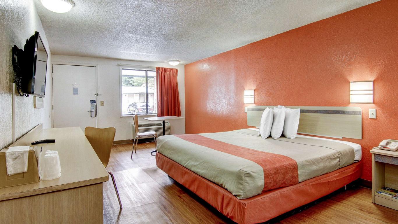 Motel 6 Atlanta Airport-Union City