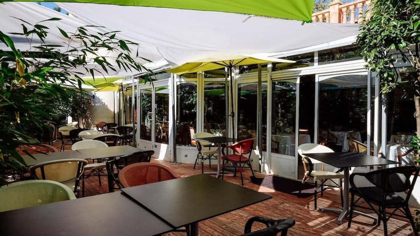 Logis Hotels - Hotel Restaurant l Enclos