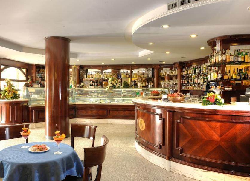 Bar Photo