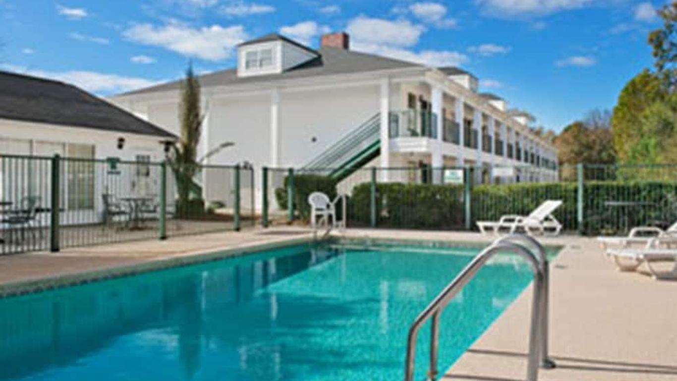 Baymont Inn Roanoke Rapids