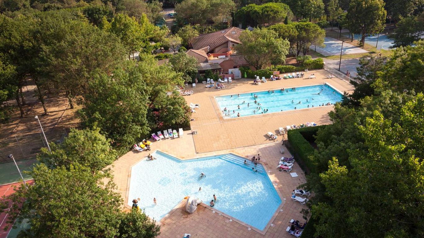 Marina Hotel Club