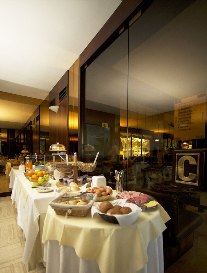 Buffet Photo
