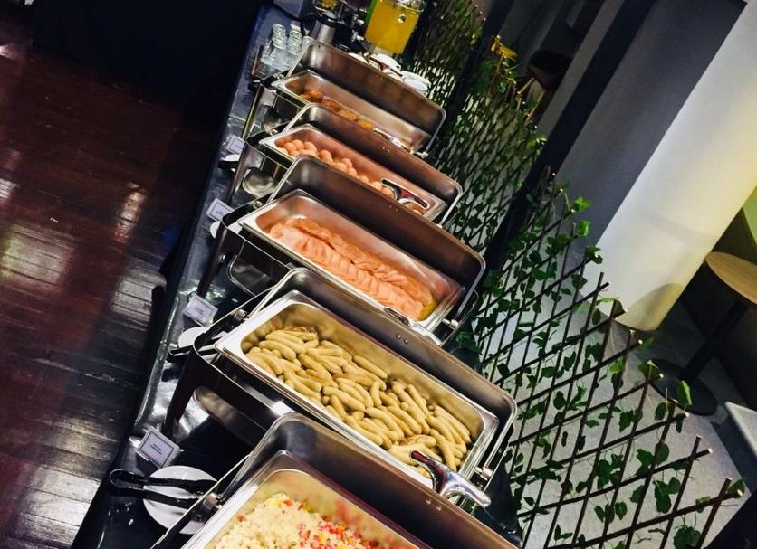 Buffet Photo