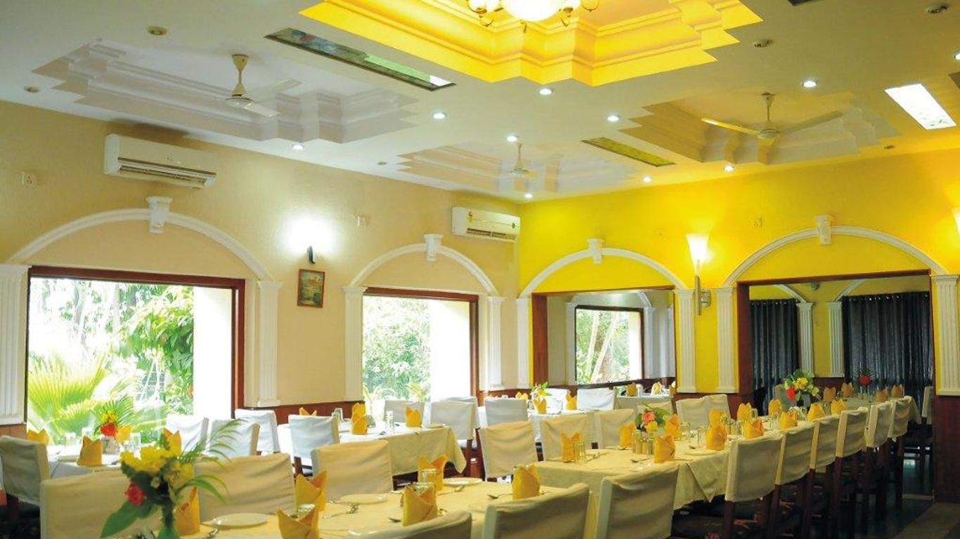 Hotel Badami Court