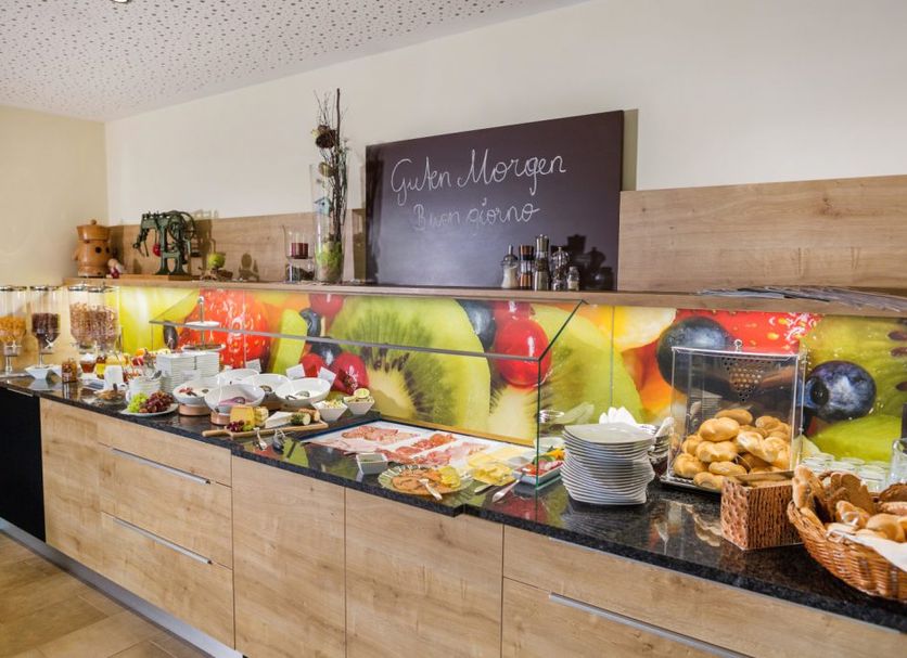 Buffet Photo