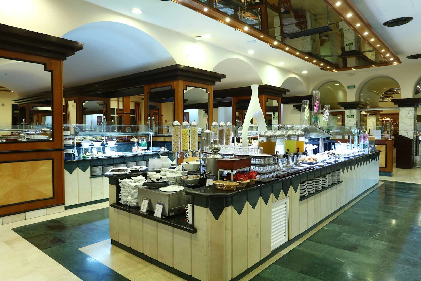 Buffet Photo